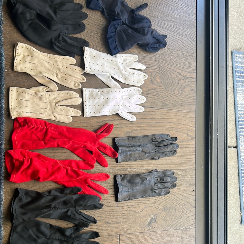 7 pairs of vintage gloves